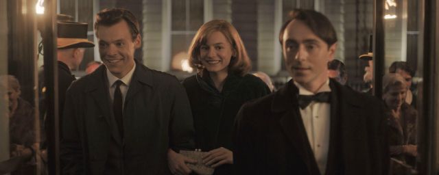 Harry Styles, Emma Corrin et David Dawson dans 