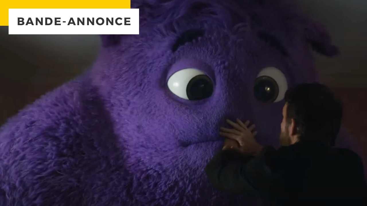 Ryan Reynolds + peluches + le réalisateur de Sans un bruit la bandeannonce de Blue et