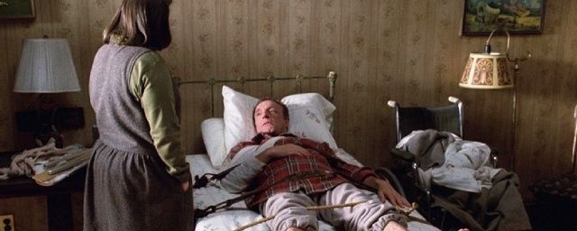 Kathy Bates et James Caan dans 