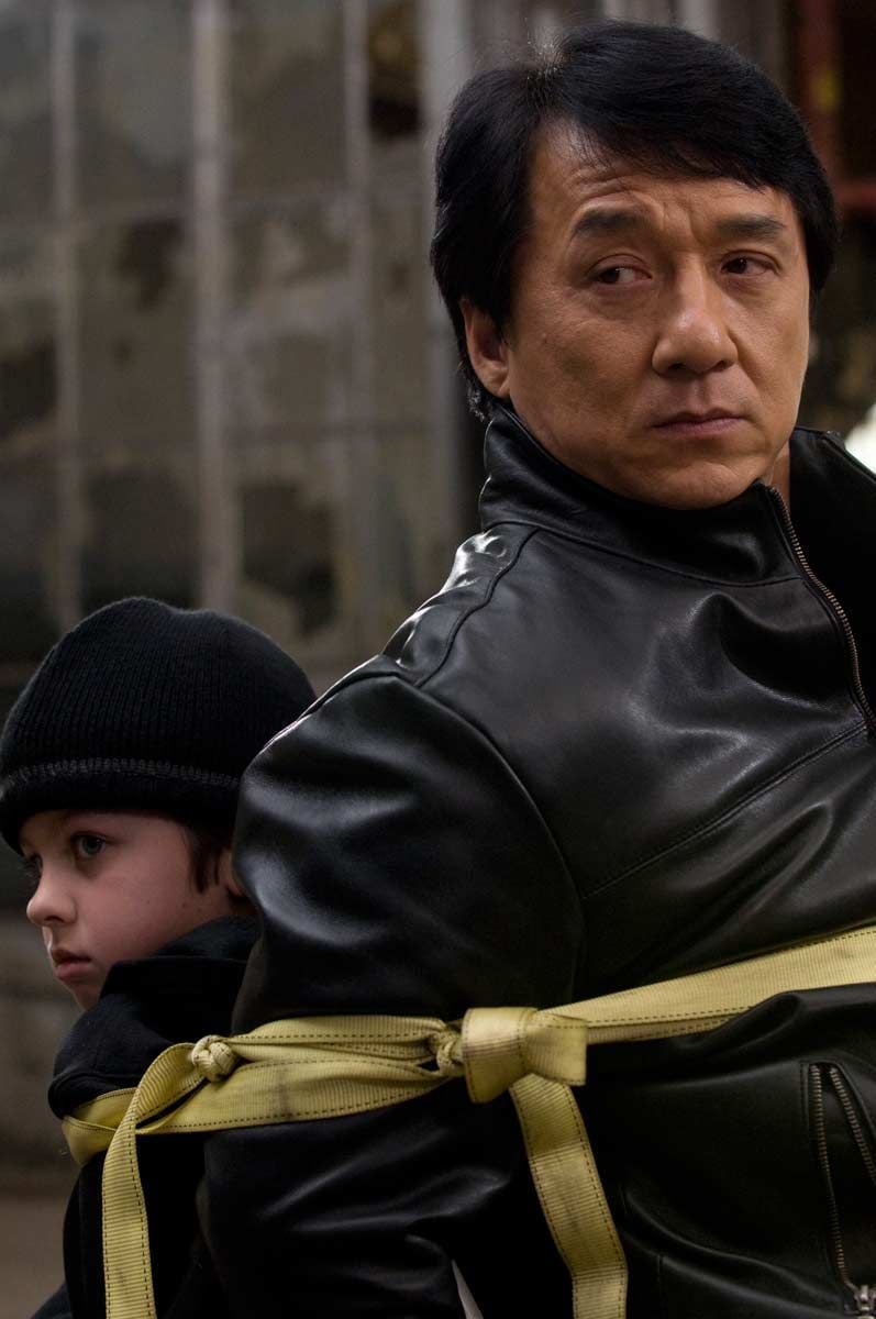 Jackie Chan Le Médaillon Photo de Jackie Chan - Kung Fu Nanny : Photo Jackie Chan, Will Shadley