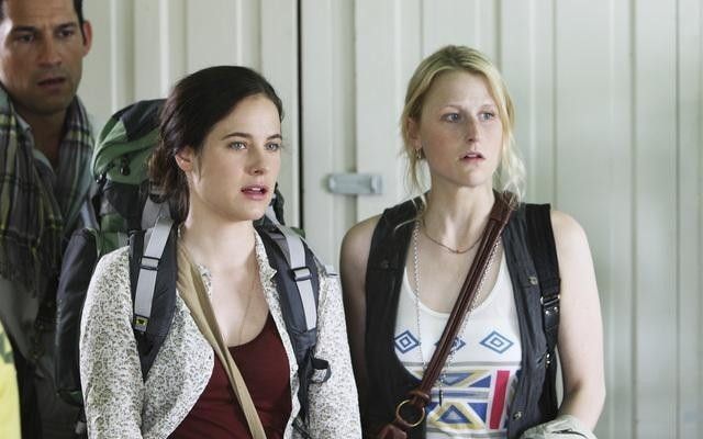 Off The Map : Urgences au bout du monde : Photo Mamie Gummer, Caroline