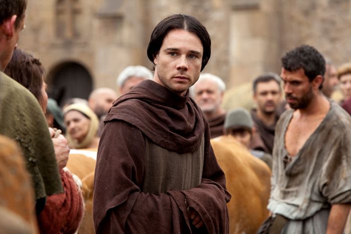 Les Piliers De La Terre Streaming Vostfr Photo de Rupert Evans - Les Piliers de la Terre : Un monde sans fin