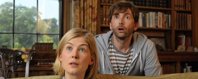 David Tennant émissions Et Séries Tv Bande-annonce Ce week-end là : Rosamund Pike et David Tennant en pleine