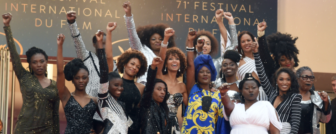 Noire N Est Pas Mon Metier 16 Actrices Le Poing Leve Sur Les Marches De Cannes Allocine
