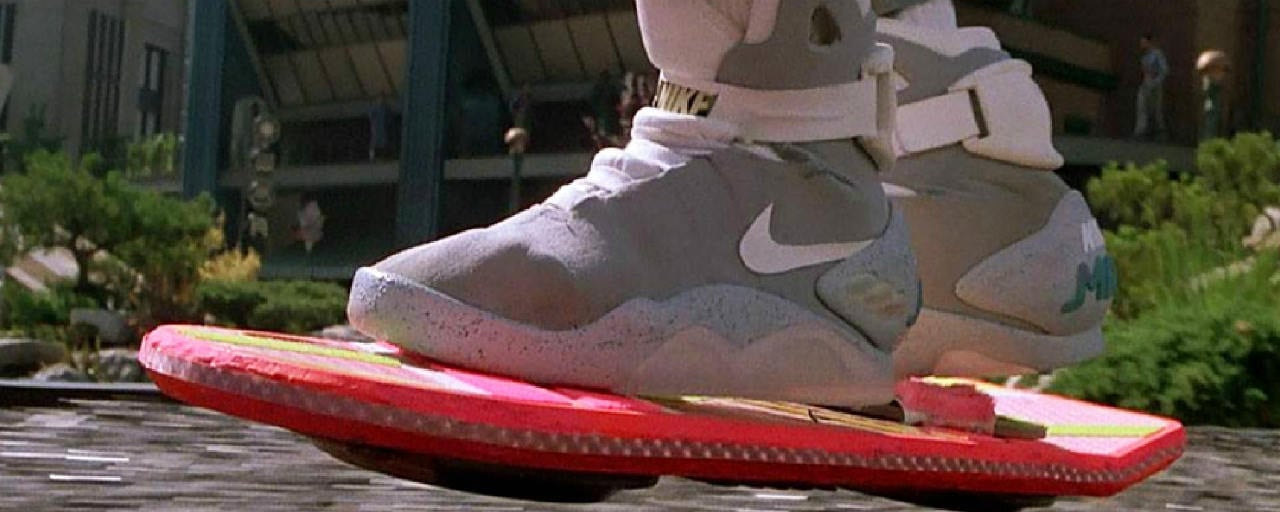 vers le futur : la chaussure gauche de Marty McFly vendue aux enchères 92 000 $ - Ciné - AlloCiné