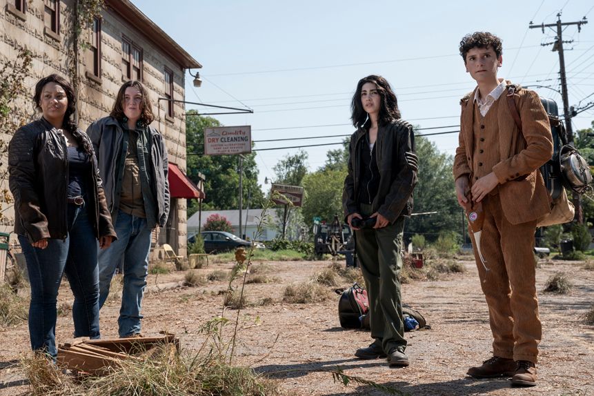 The Walking Dead World Beyond affiche et photos pour le spinoff sur