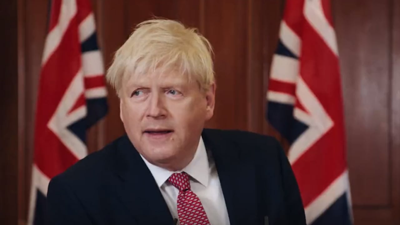 Kenneth Branagh méconnaissable en Boris Johnson dans la bande-annonce de This England
