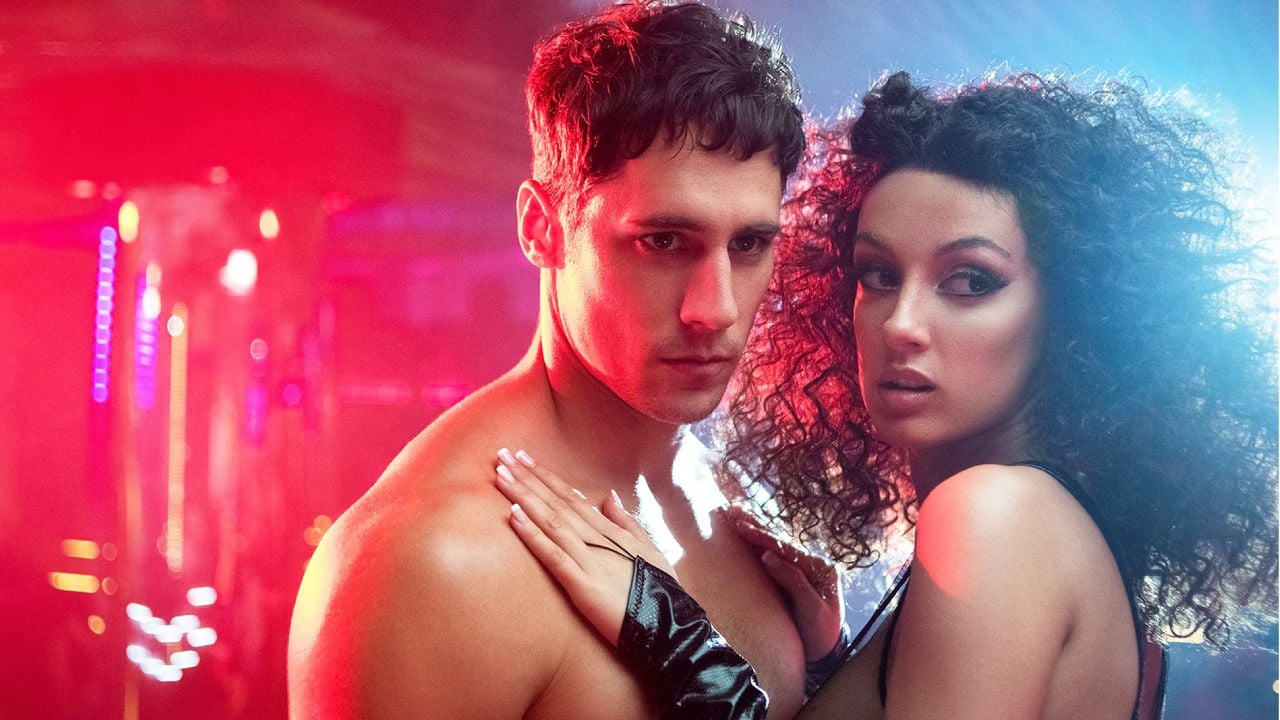 A series about the world of porn with the stars of Les Demoiselles du phone and Elite