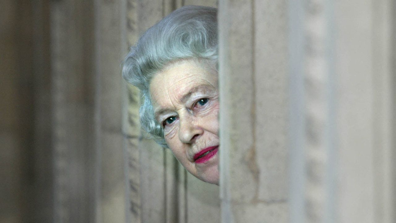 Death of Elizabeth II: From Helen Mirren to Paddington, tributes rain for Queen