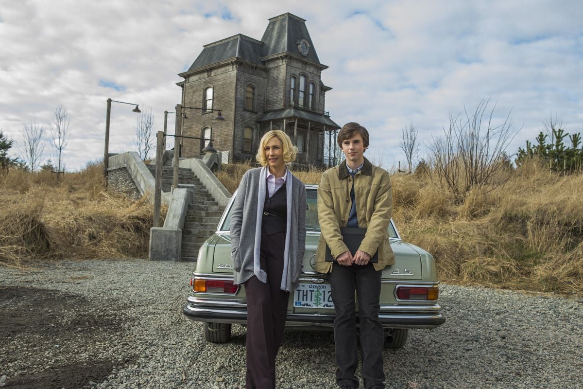 Bates Motel : Bates Motel : Photo Vera Farmiga, Freddie Highmore - 108