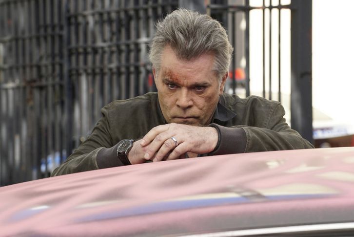 Films Et Séries Tv Avec Ray Liotta Shades of Blue : une flic entre deux feux : Photo Ray Liotta - 200 sur