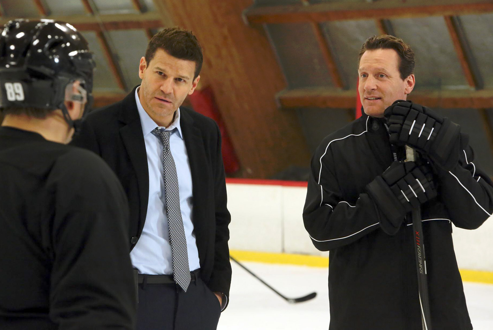 Bones : Photo David Boreanaz, Jeremy Roenick - 87 Sur 908 - AlloCiné