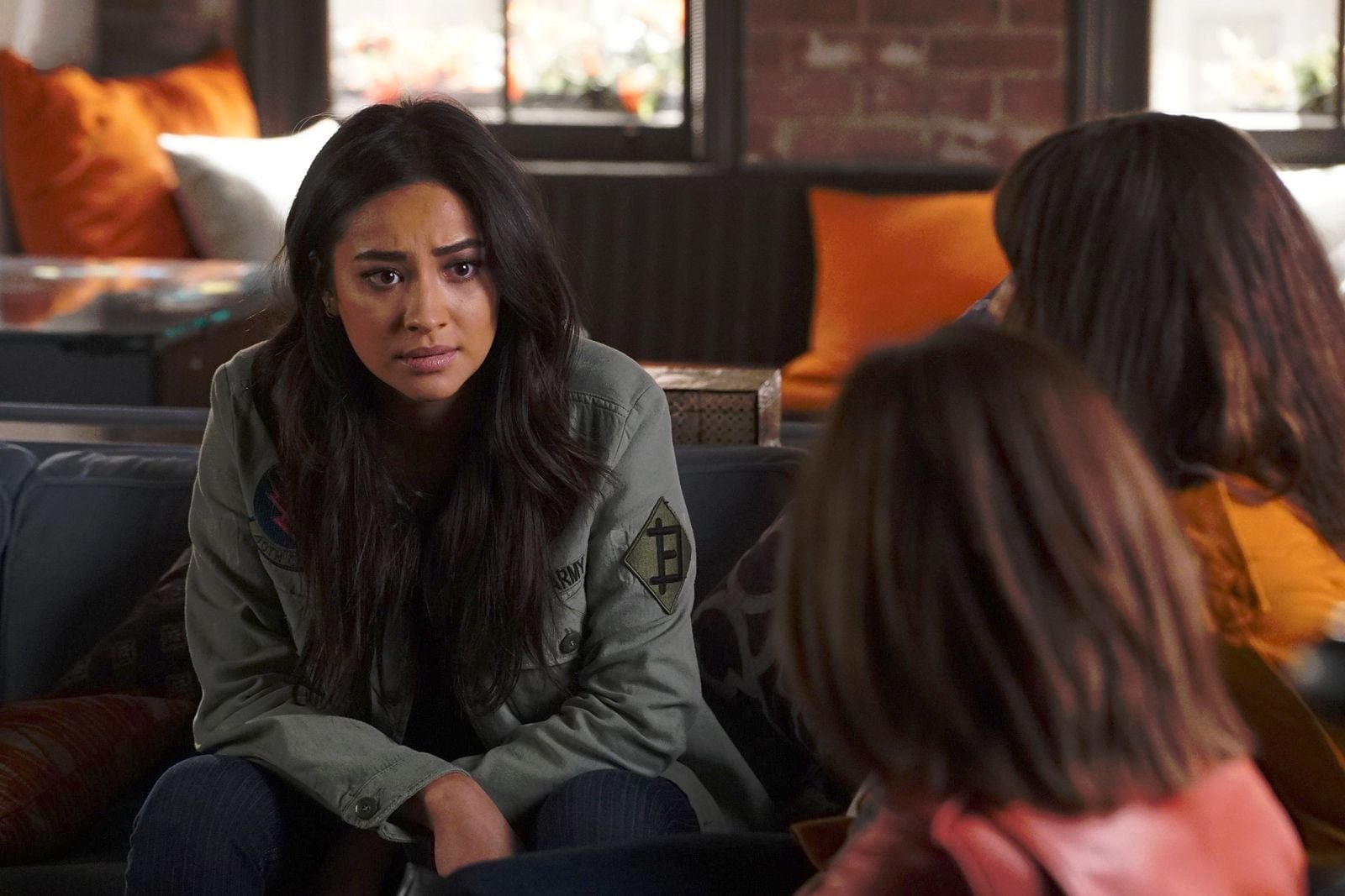 Photo de Shay Mitchell - Pretty Little Liars : Photo Shay Mitchell ...