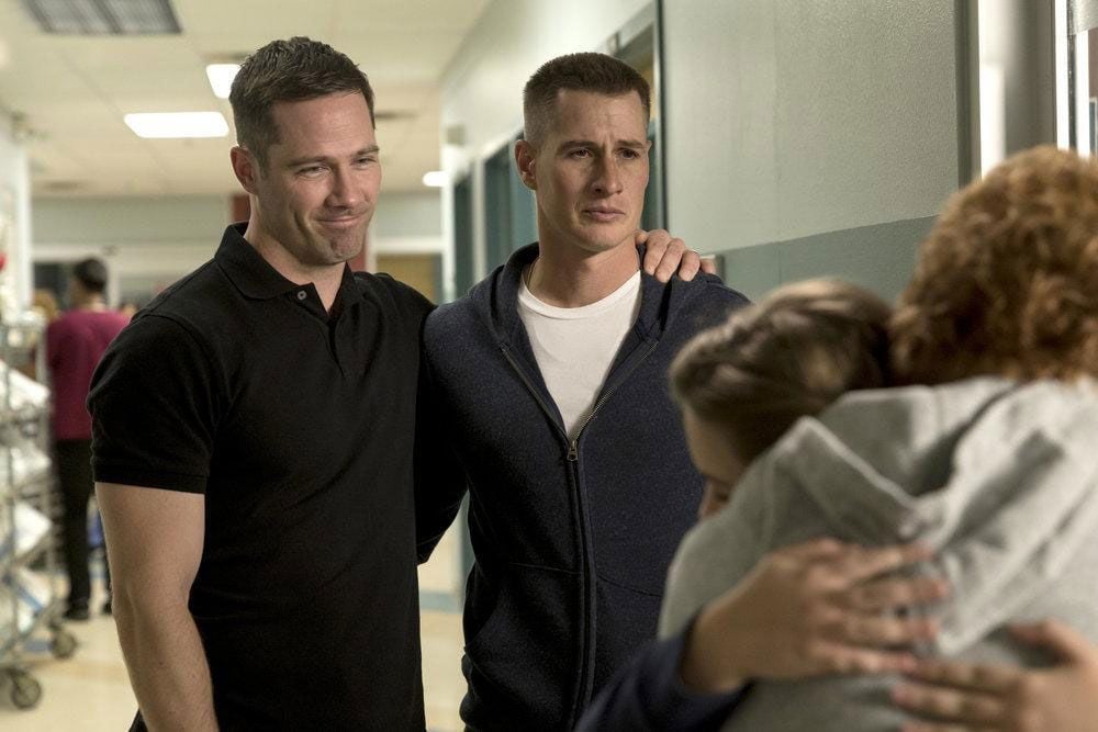 Plus Belle La Vie Saison 17 épisode 227 Night Shift : Photo Brendan Fehr, Luke MacFarlane - 26 sur 227 - AlloCiné