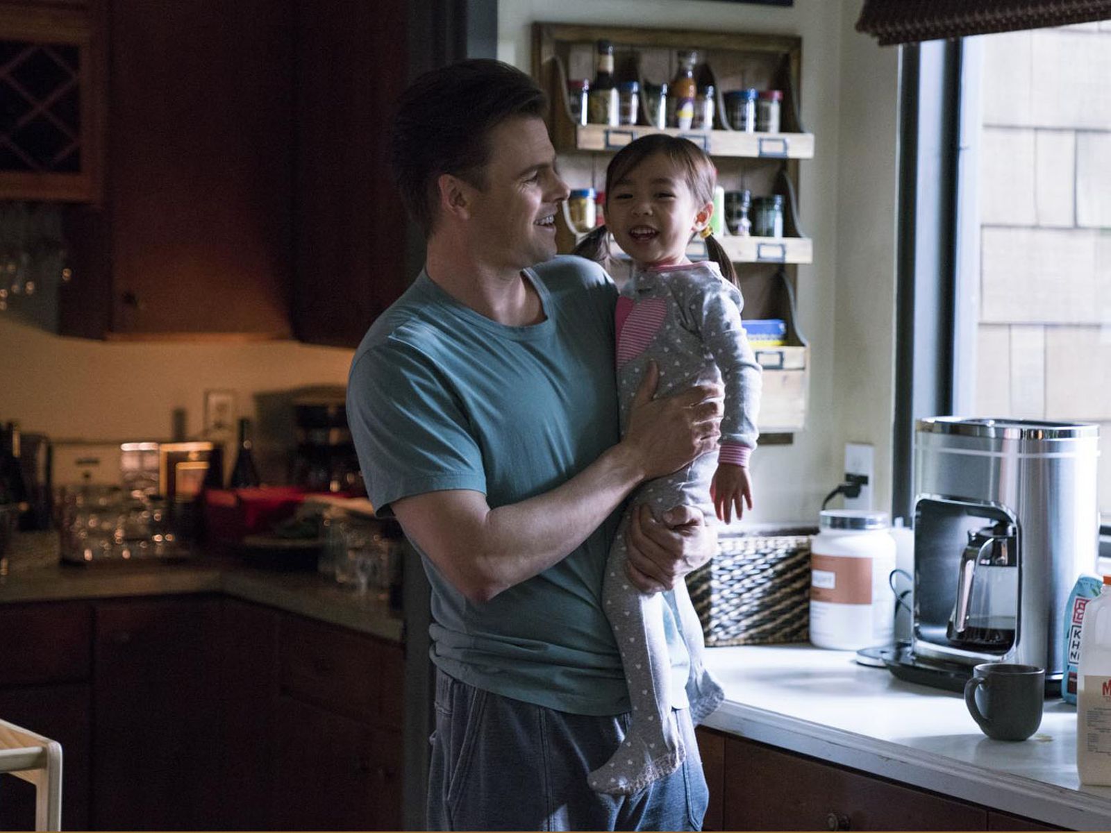 Casual : Casual : Photo Tommy Dewey, Lucie Vuong - 34 sur 95 - AlloCiné