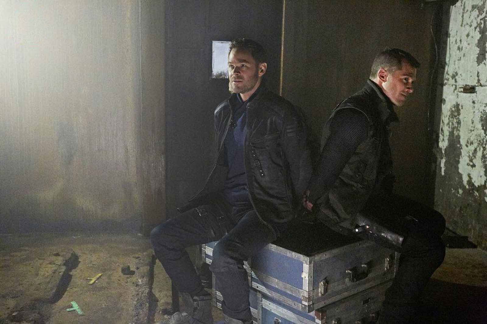 Films Et Séries Tv Avec Aaron Ashmore Killjoys : Photo Aaron Ashmore, Luke MacFarlane - 56 sur 272 - AlloCiné