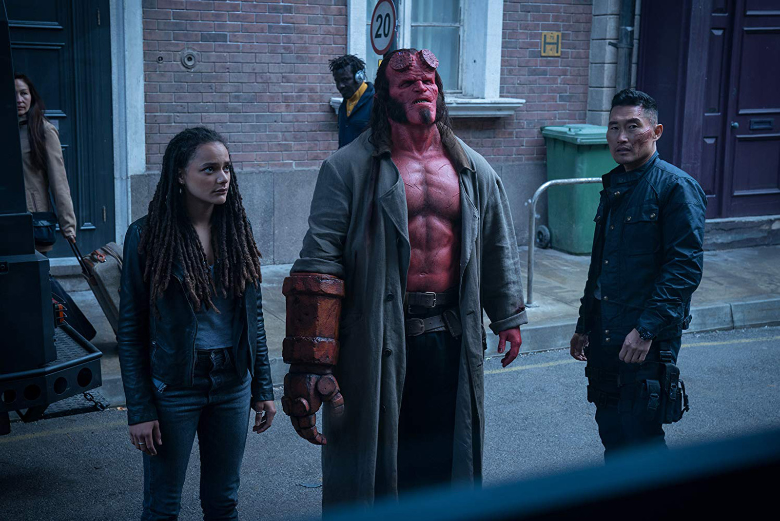 Photo de Sasha Lane - Hellboy : Photo Daniel Dae Kim, David Harbour