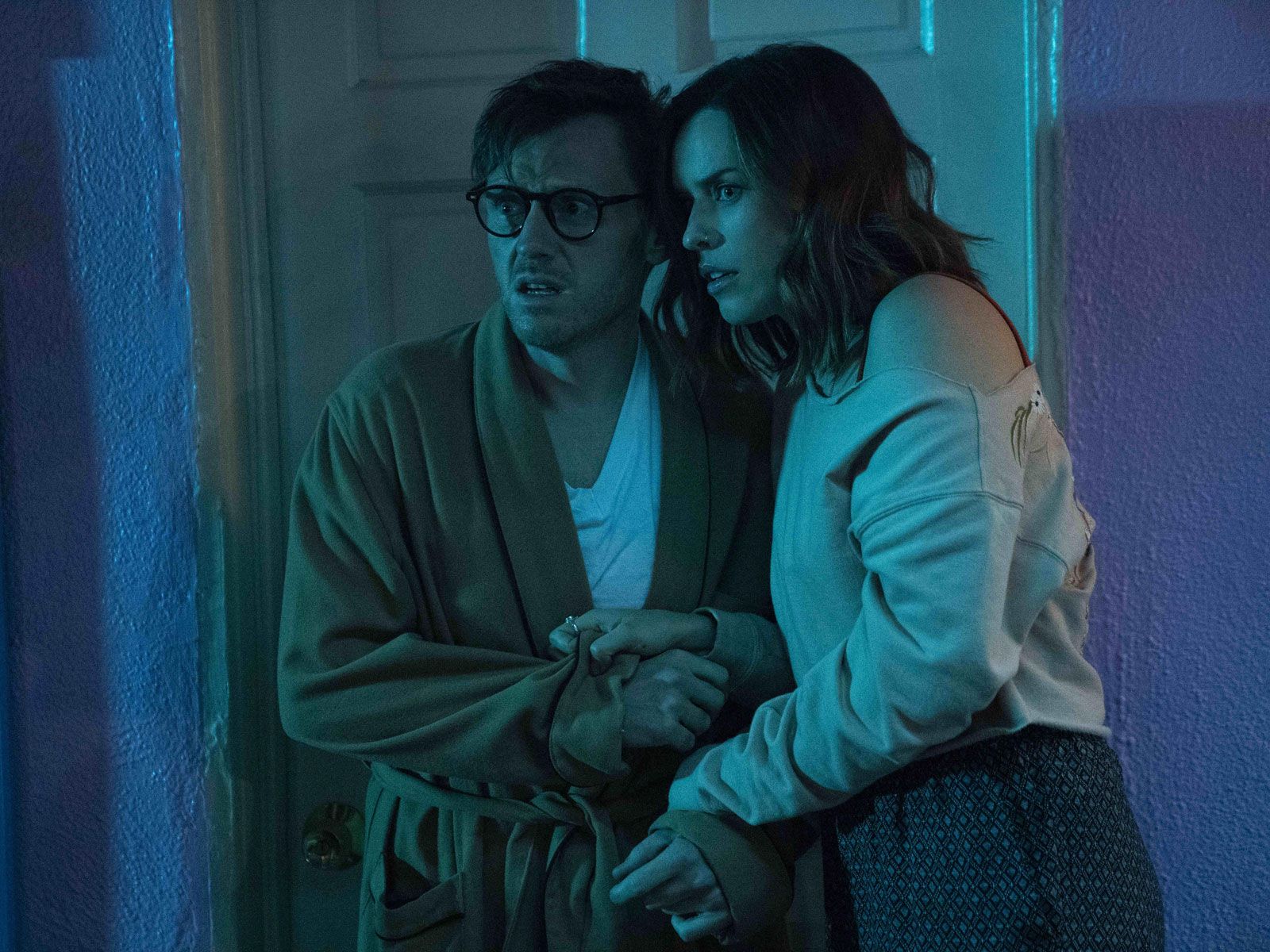 Dark Resume Episode 1 Into The Dark : Photo Jessica McNamee, Keir O'Donnell - 71 sur 103