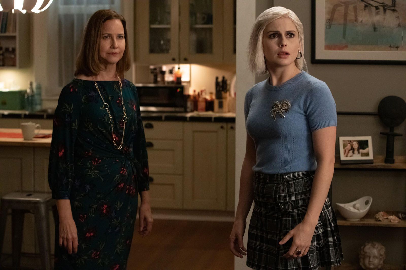 Films Et Séries Tv Avec Molly Hagan iZombie : Photo Molly Hagan, Rose McIver - 16 sur 388 - AlloCiné