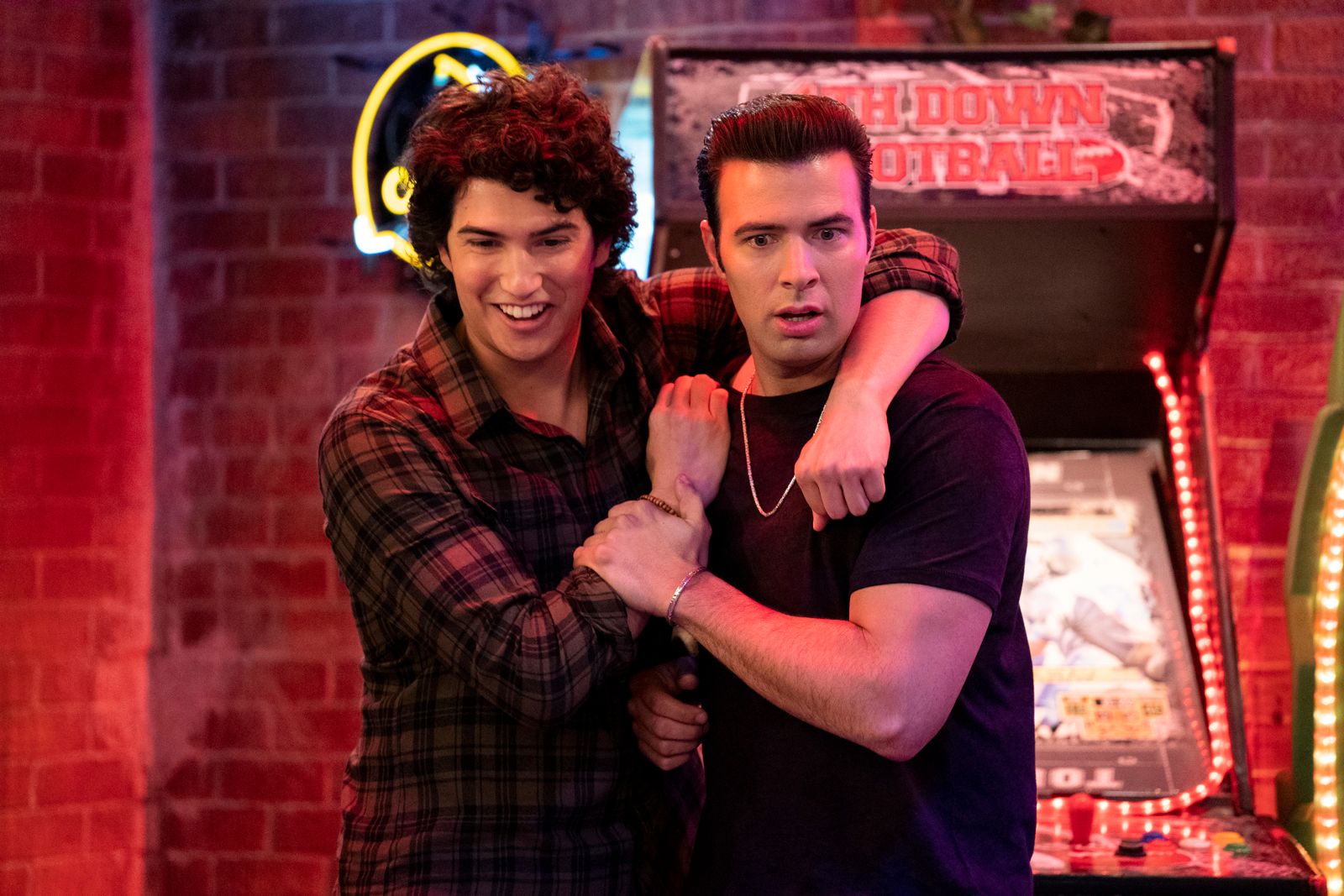 Ashley Garcia Saison 3 L'Univers infini d'Ashley Garcia : Photo Conor Husting, Jencarlos Canela -  25 sur 29 - AlloCiné