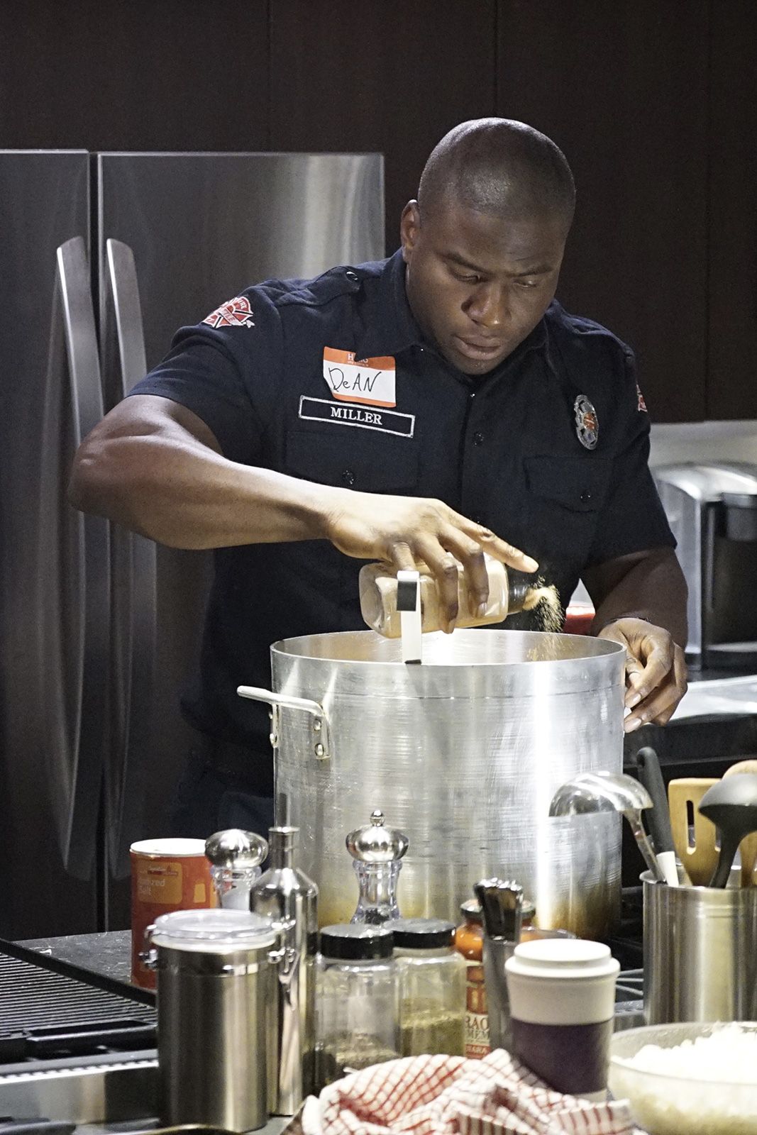 Grey's Anatomy Saison 17 Disney Plus France Grey's Anatomy : Station 19 : Photo Grey Damon, Okieriete Onaodowan