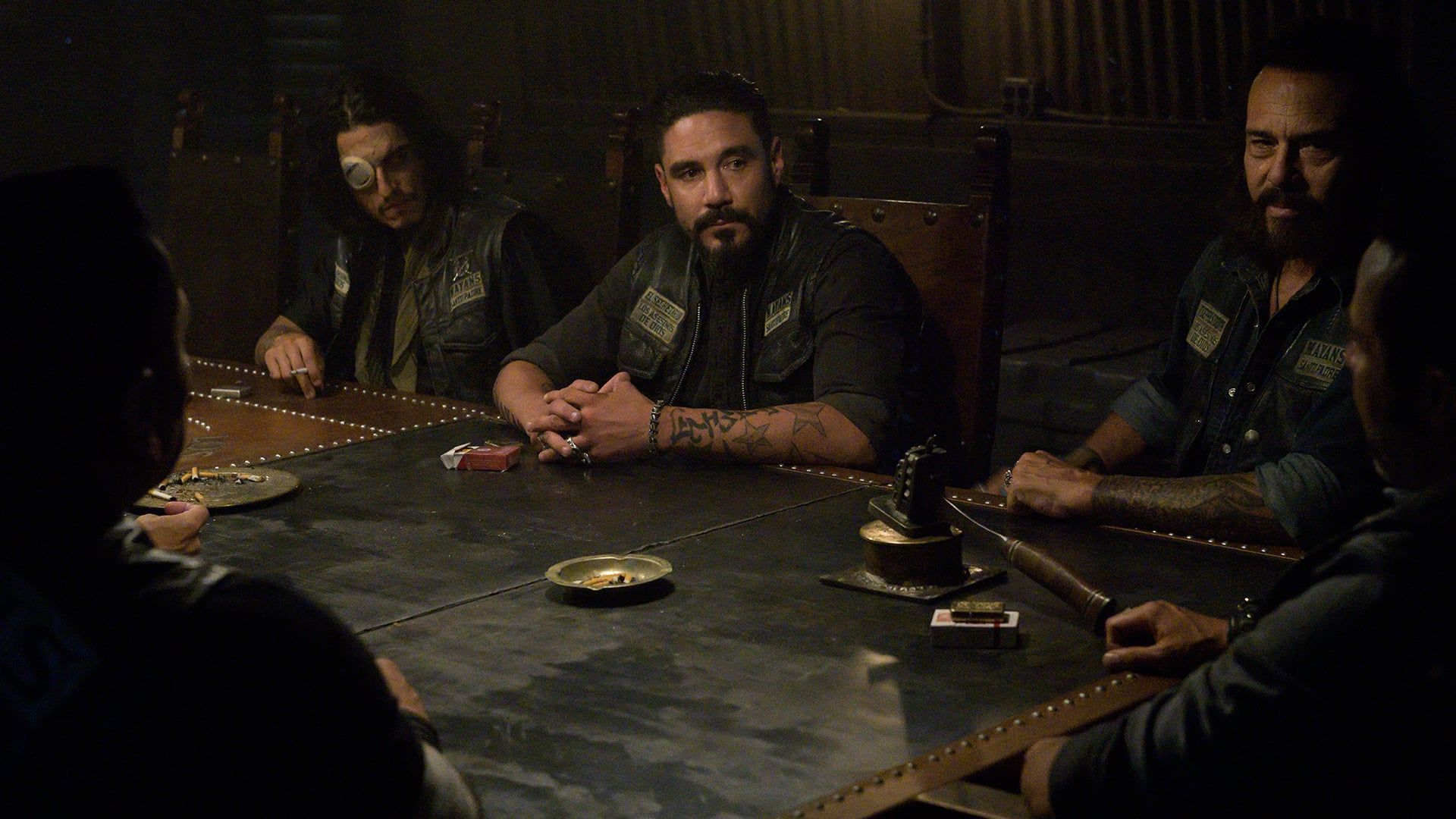Poster Mayans M.C.  Saison 2  Affiche 11 sur 28  AlloCiné