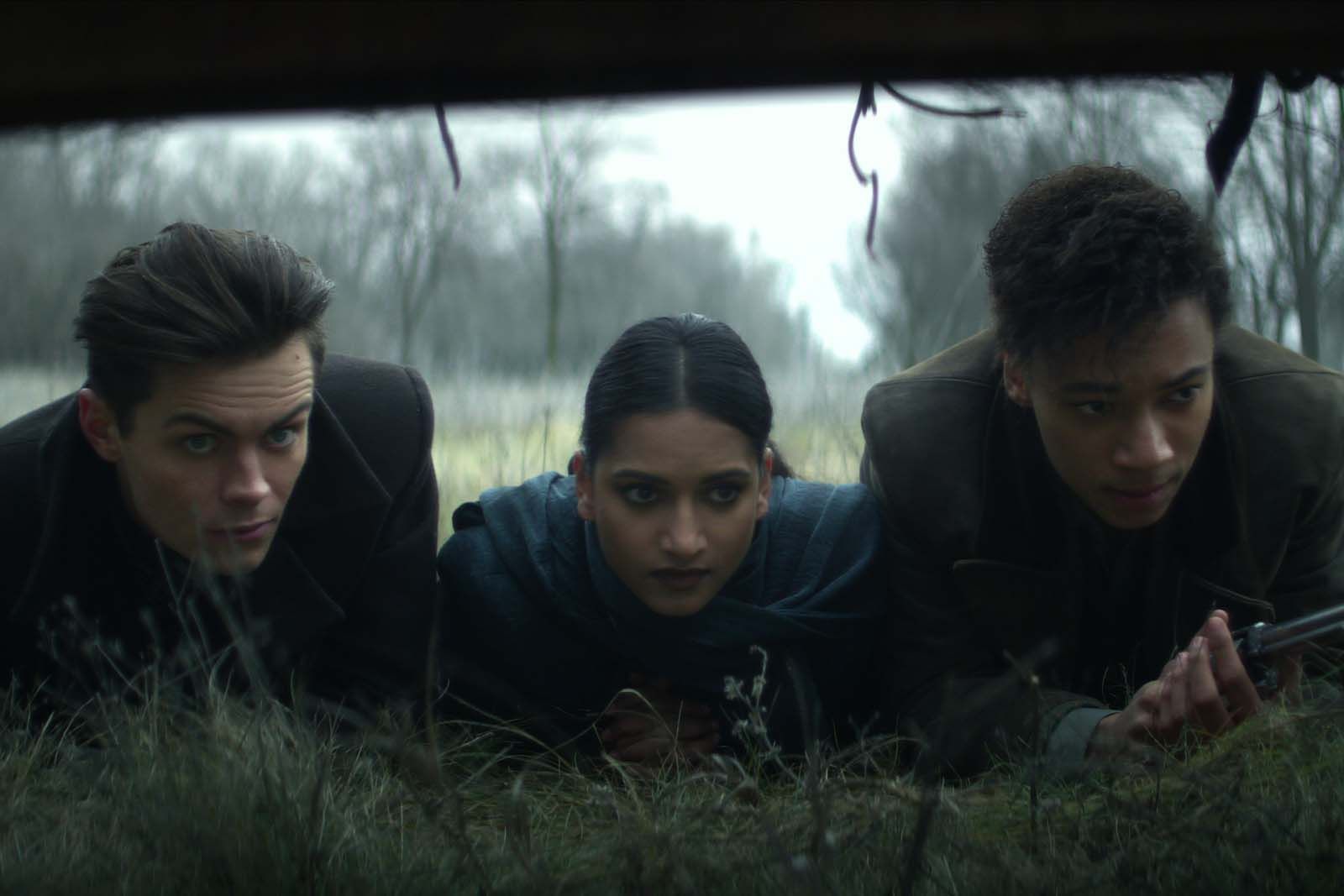 Films Et Séries Tv Avec Freddy Carter Shadow and Bone : La saga Grisha : Photo Amita Suman, Freddy Carter