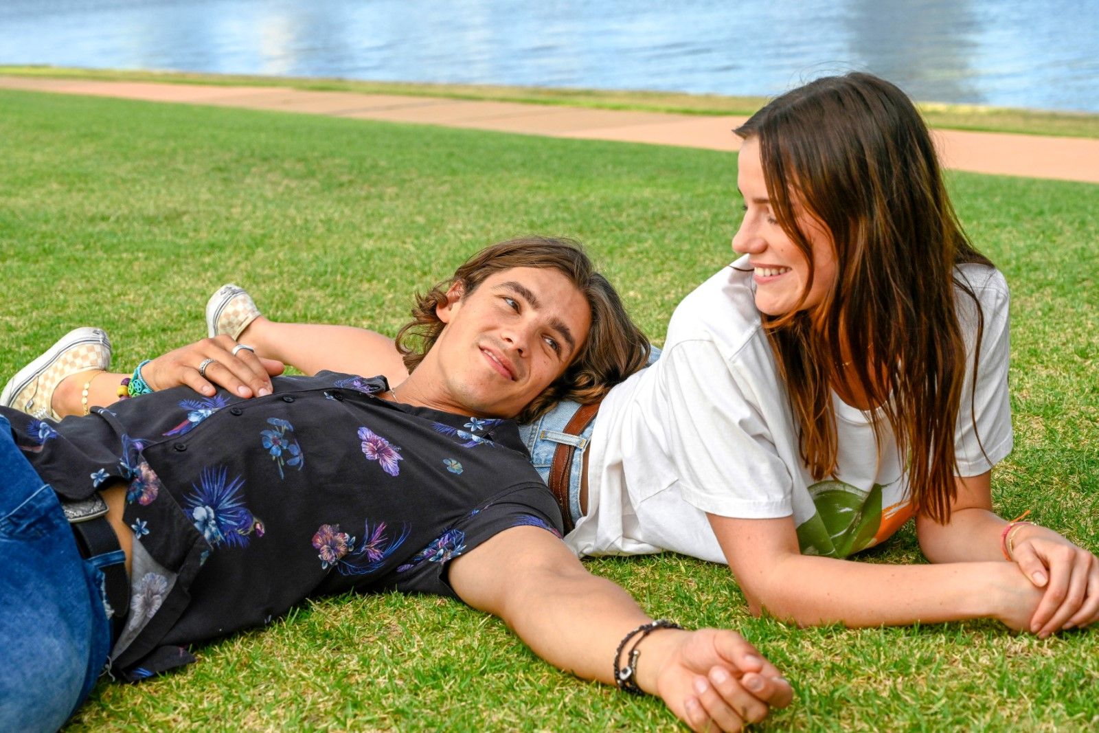 Photo de Brenton Thwaites I Met A Girl Photo Brenton Thwaites, Lily Sullivan AlloCiné Photo de Brenton Thwaites I Met A Girl Photo Brenton Thwaites, Lily Sullivan AlloCiné
