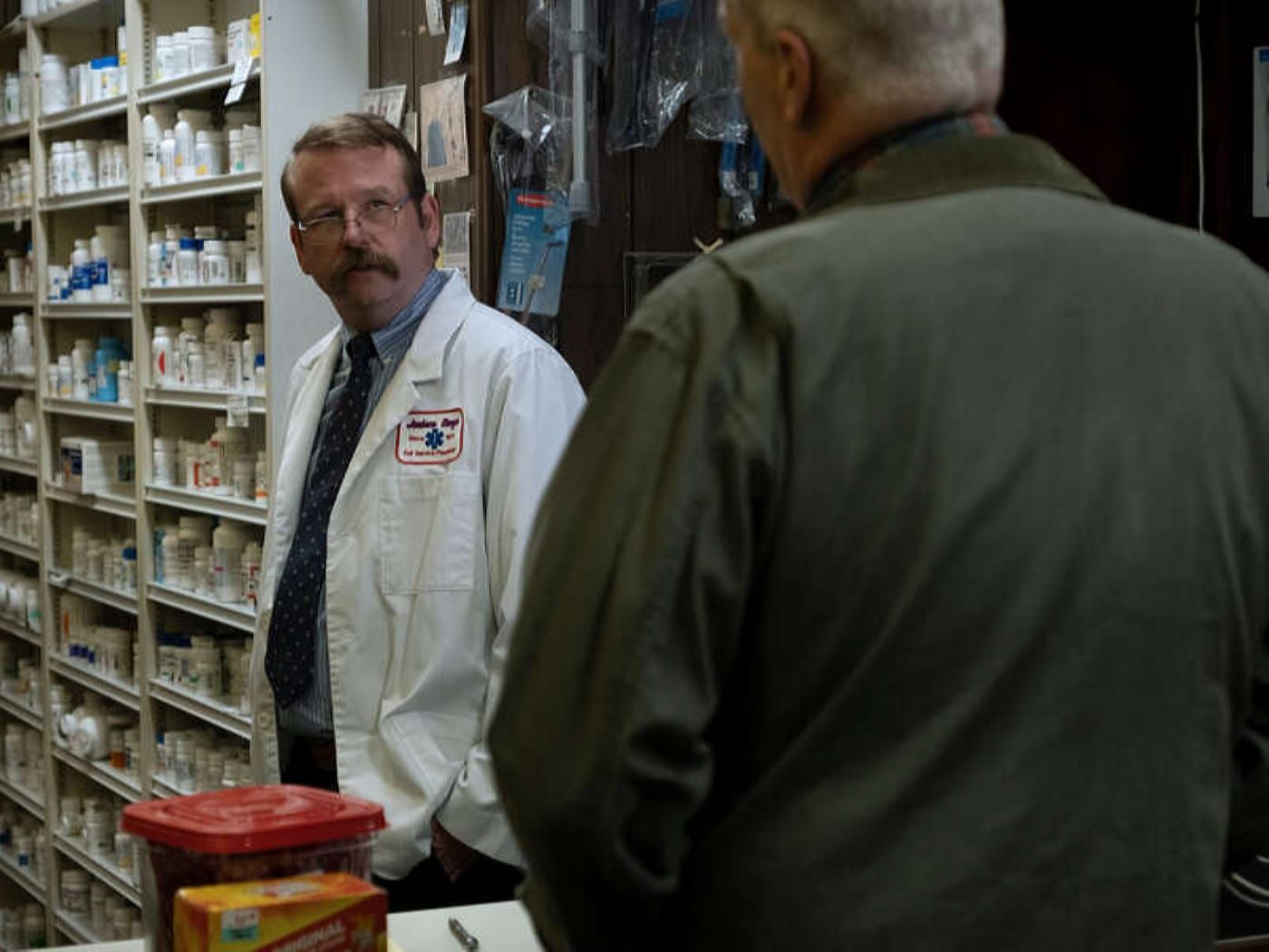 American Rust Saison 2 American Rust : Photo Dallas Roberts - 2 sur 9 - AlloCiné