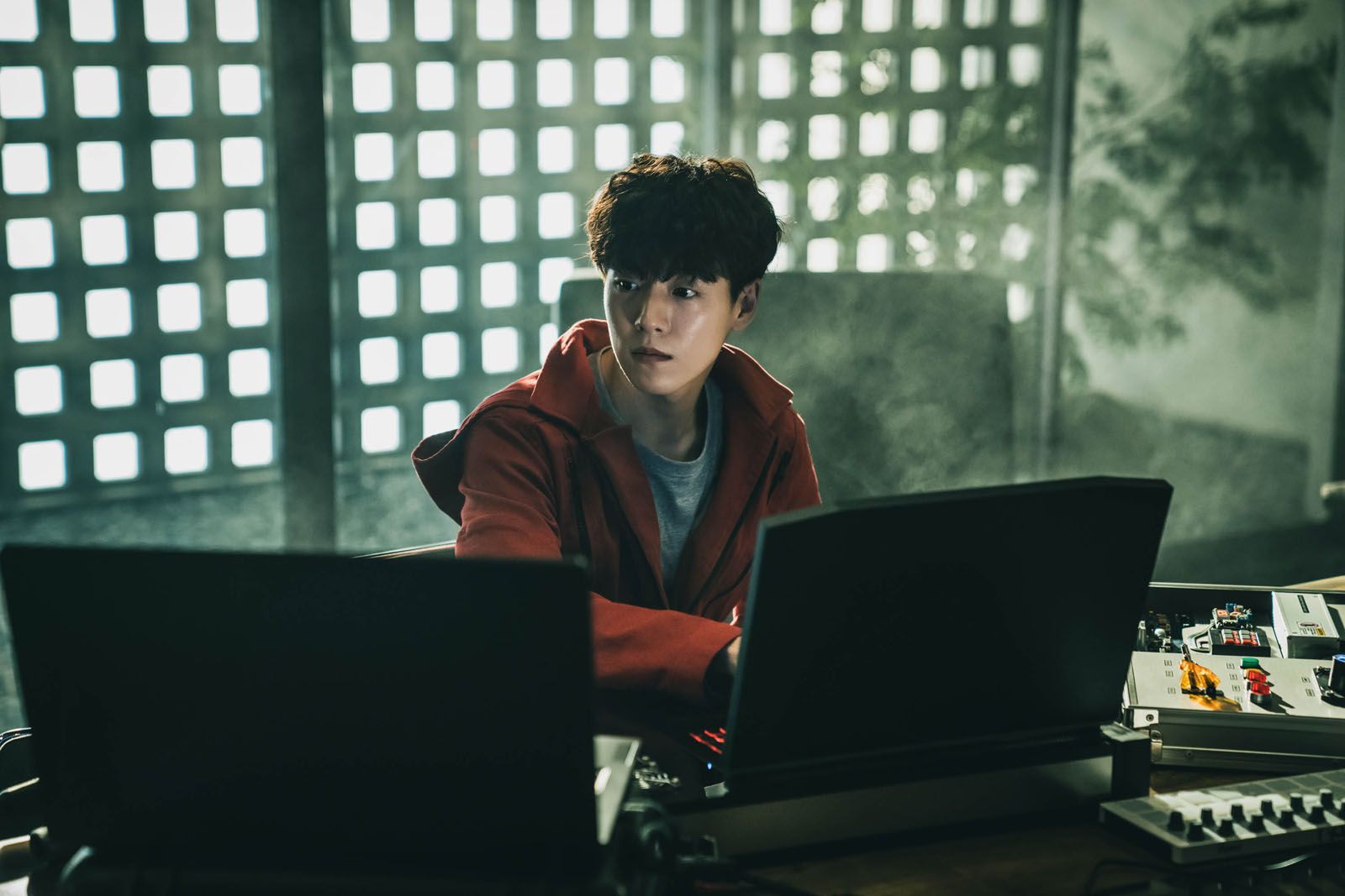 Money Heist: Korea : Photo Hyun-Woo Lee - 25 sur 31 - AlloCiné