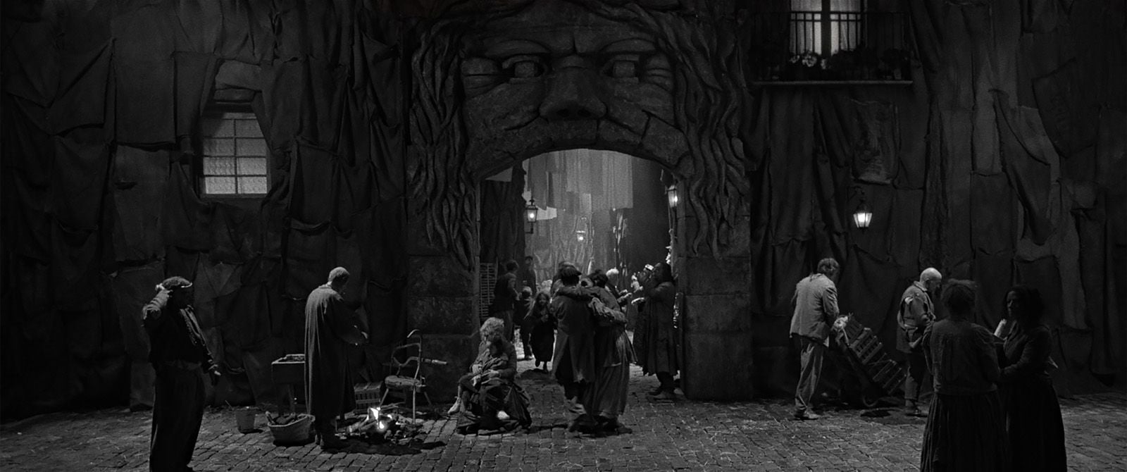 Horaires Des Séances Du Film Les Mystères De Barcelone