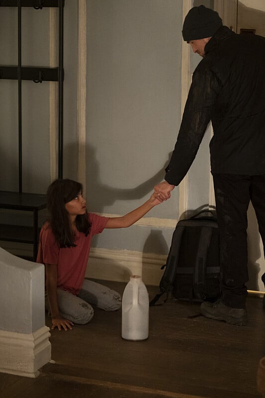 Let The Right One In Photo Demian Bichir Madison Taylor Baez Sur Allocin