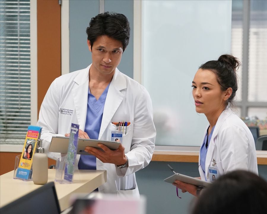 Grey's Anatomy : Grey's Anatomy : Photo Harry Shum Jr., Midori Francis - When Did Season 13 Of Grey's Anatomy Come Out