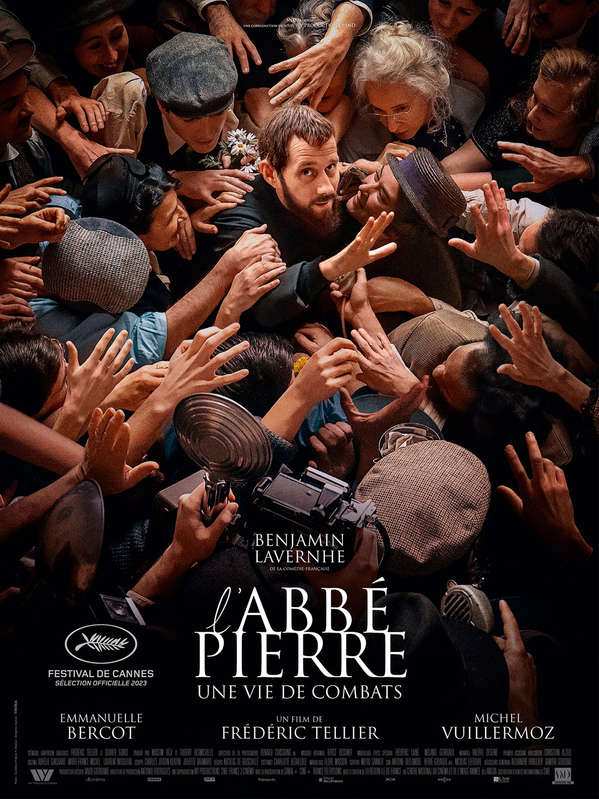 Affiche film L'ABBE PIERRE - UNE VIE DE COMBATS