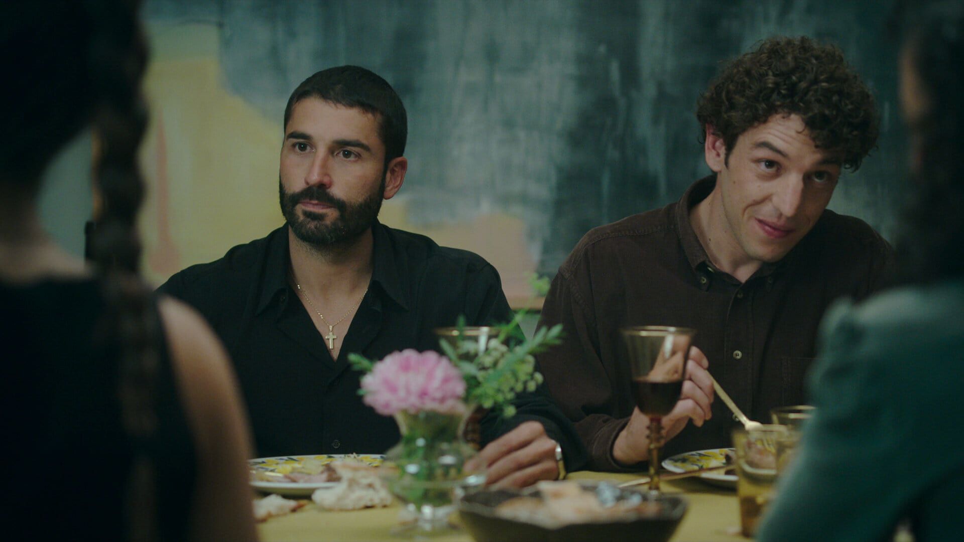 Poster Sur l'autel de la famille saison 1 - Affiche 14 sur 28 - AlloCiné