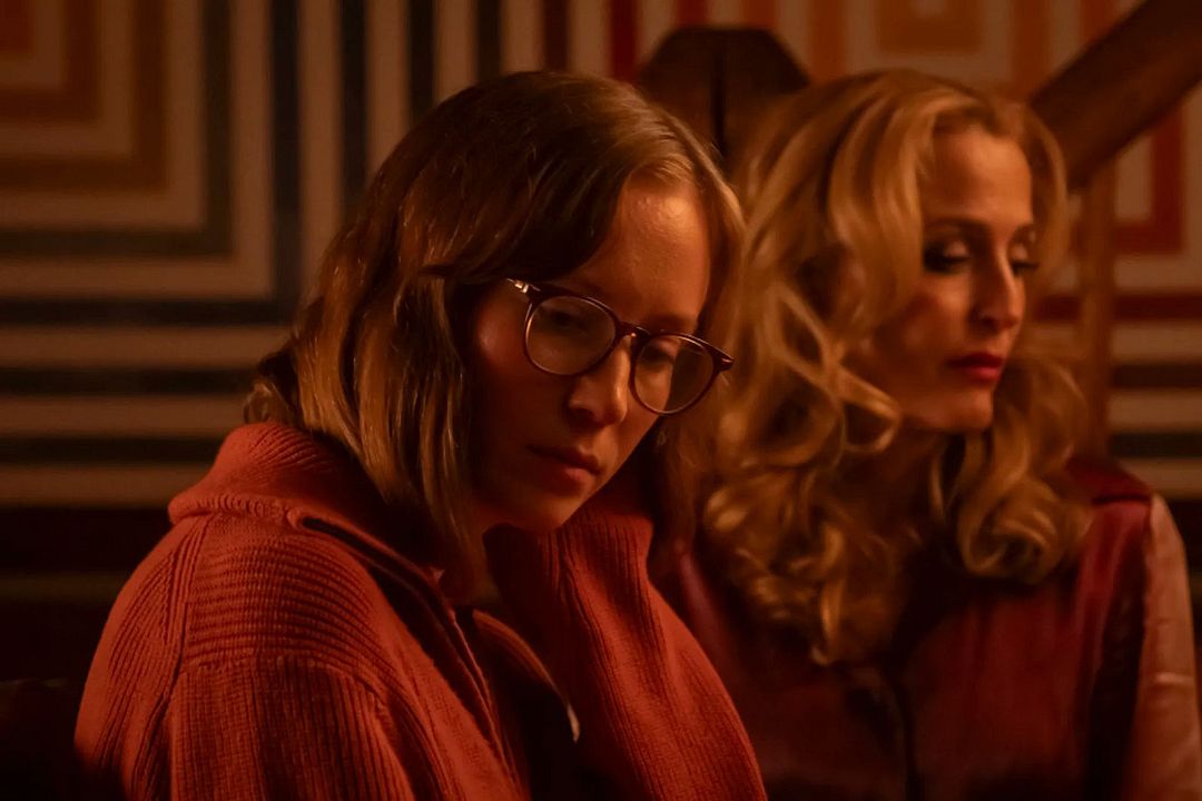 Teenage Sex And Death At Camp Miasma : Photo Gillian Anderson, Hannah Einbinder