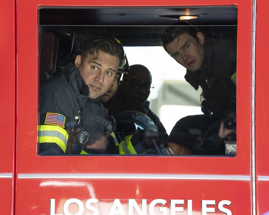 9-1-1 : Photo Ryan Guzman, Elijah M. Cooper, Michael Johnston (II), Aisha Hinds