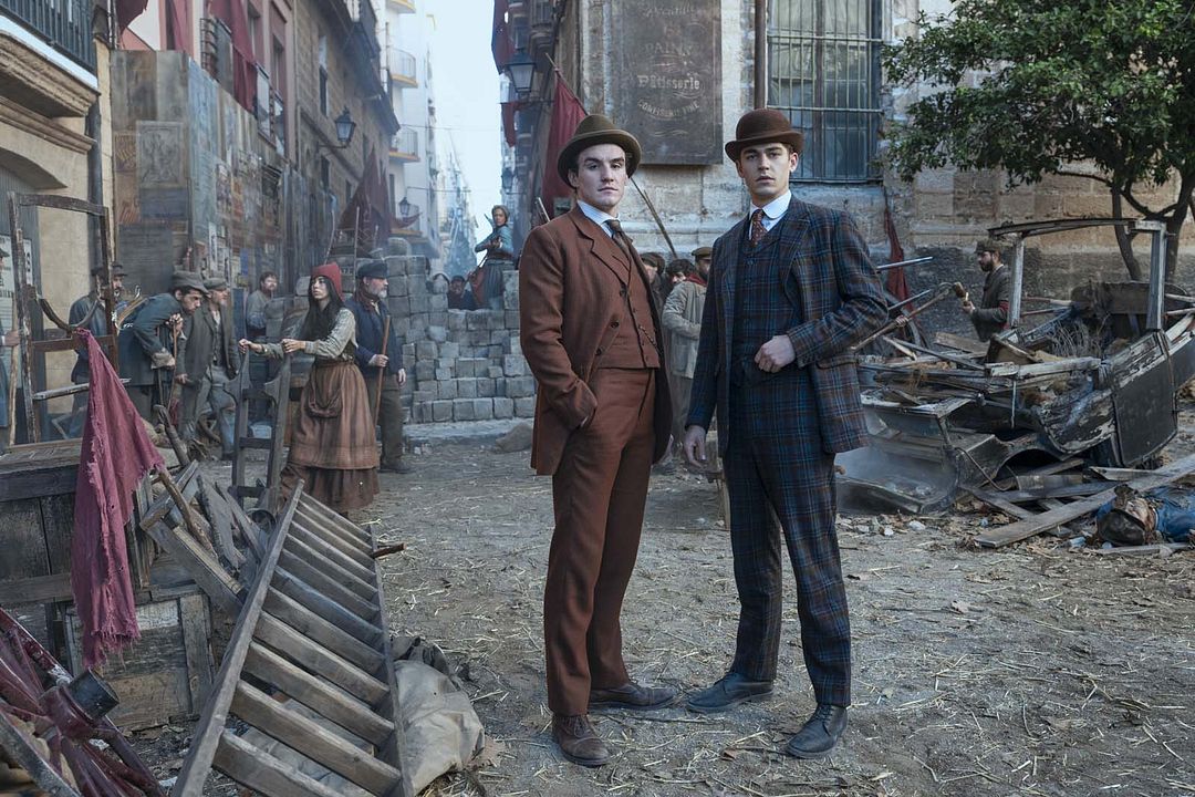 Photo Hero Fiennes Tiffin, Dónal Finn