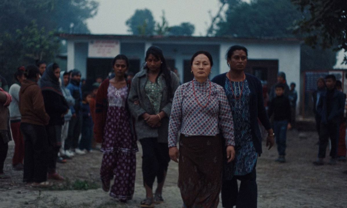 Les Elephants dans la brume : Photo Pushpa Thing Lama, Jasmin Bishwokarma, Deepika Yadav