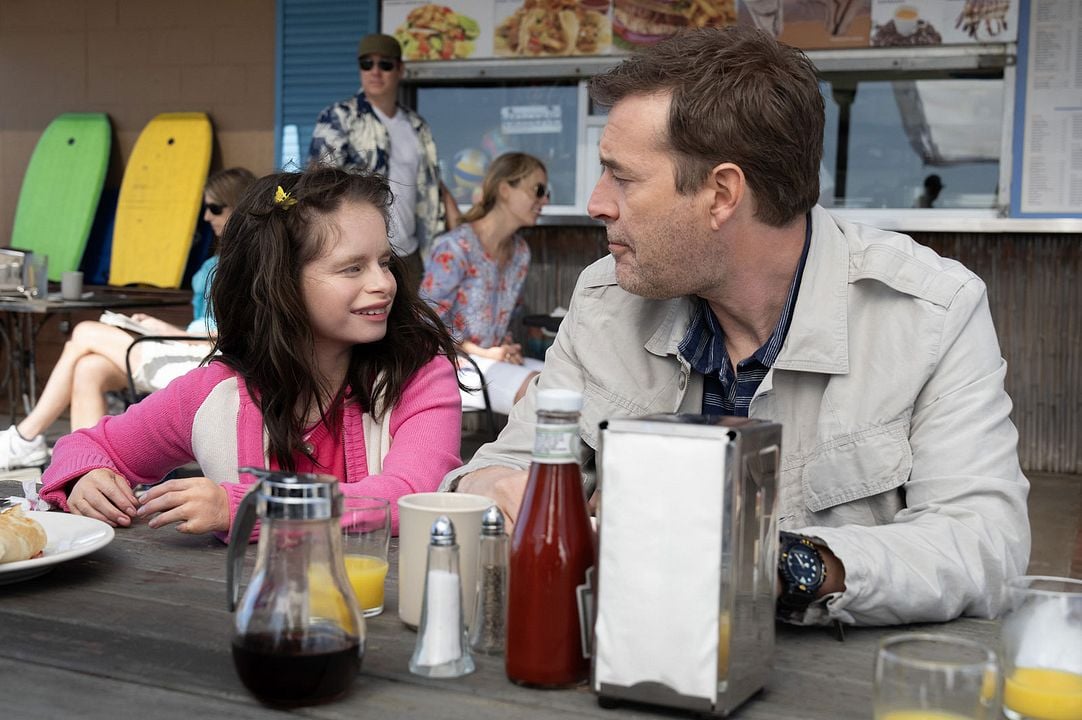 Good American Family : Photo Mark Duplass, Imogen Faith Reid