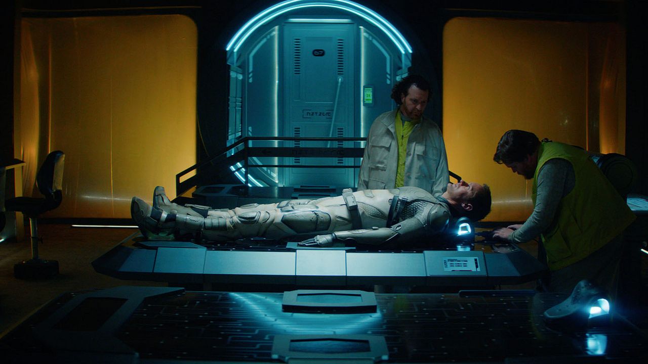 Murderbot : Journal d'un AssaSynth : Photo Alexander Skarsgård