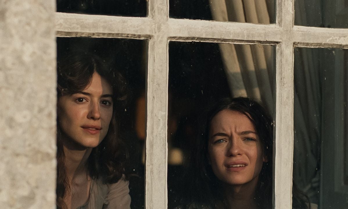 Raison et sentiments : Photo Daisy Edgar-Jones, Esmé Creed-Miles