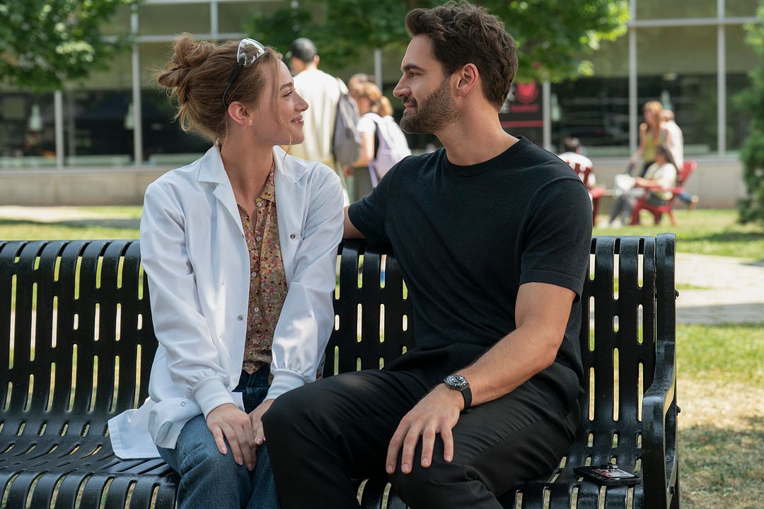 The Love Hypothesis : Photo Lili Reinhart, Tom Bateman