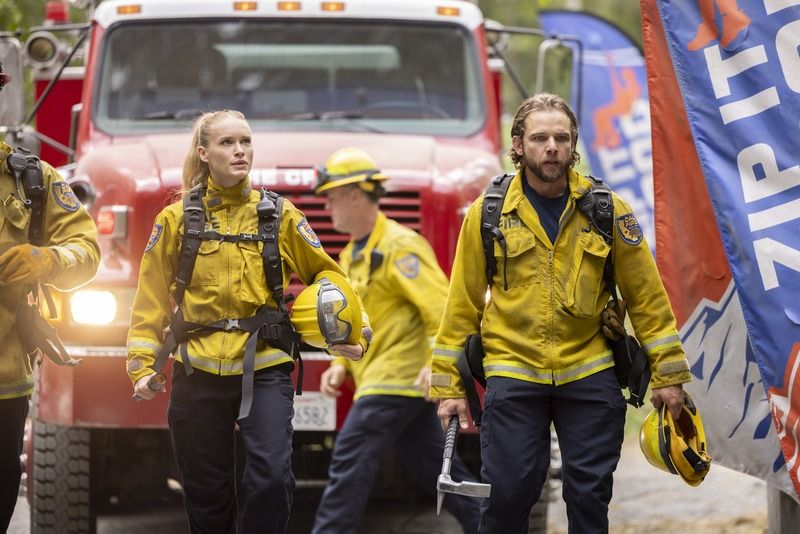 Fire Country : Photo Leven Rambin, Max Thieriot
