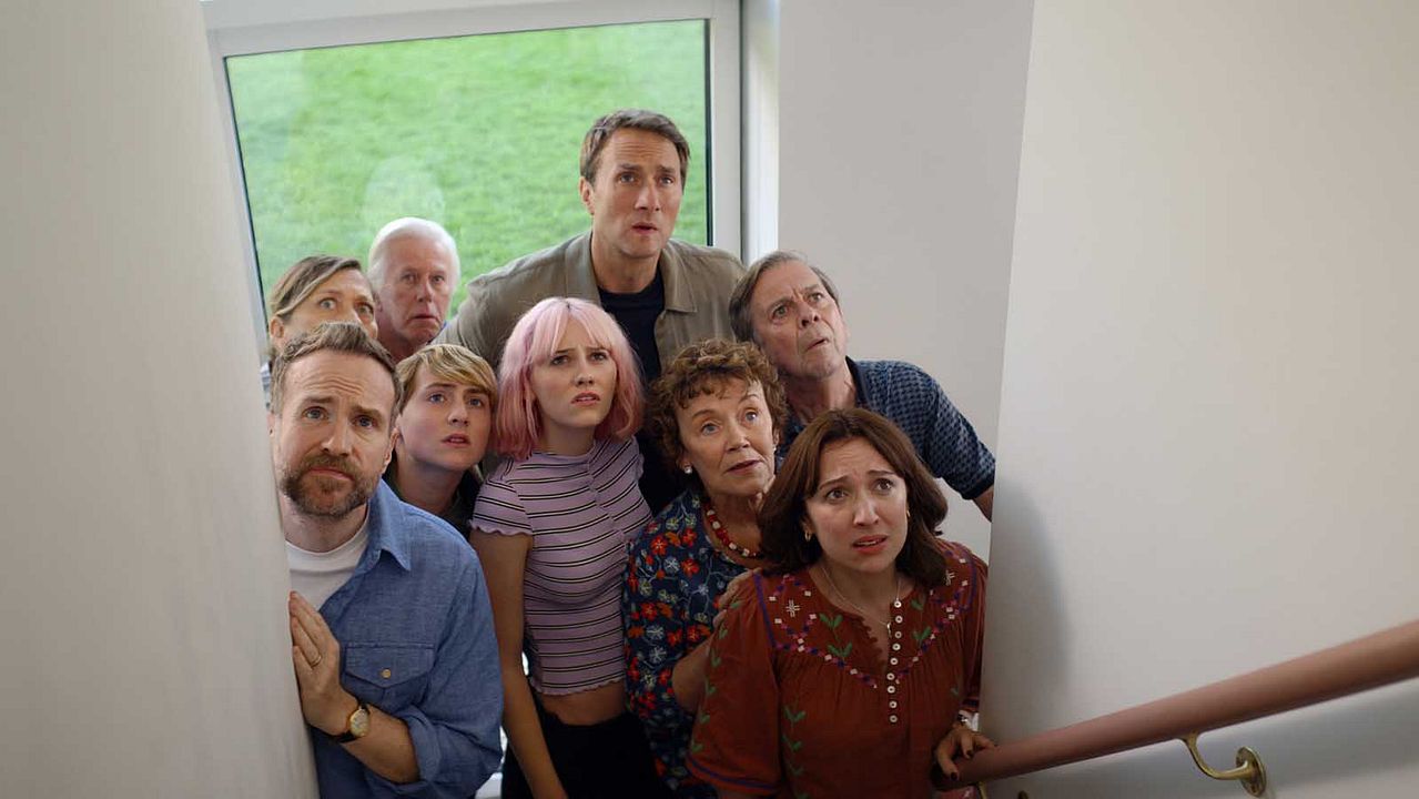 Photo Marian McLoughlin, Phil Davis, Rafe Spall, Cooper Turner, Roderick Smith Jr., Scarlett Rayner, Esther Smith, Branka Katic, Oliver Chris