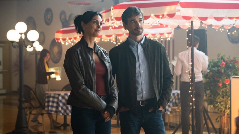Sheriff Country : Photo Christopher Gorham, Morena Baccarin