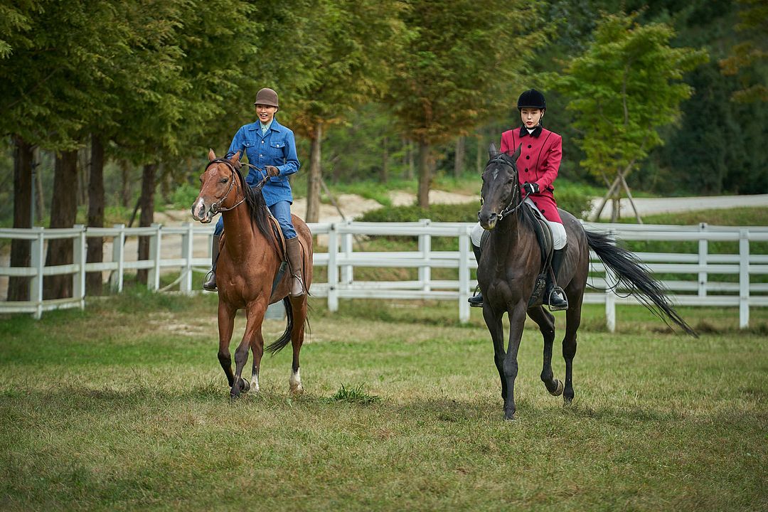 Aema : Photo Hyo-rin Bang, Hanee Lee