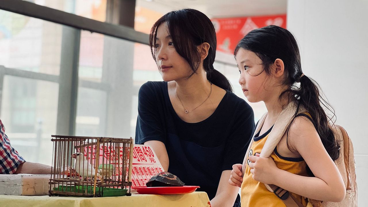 Left-Handed Girl : Photo Nina Ye