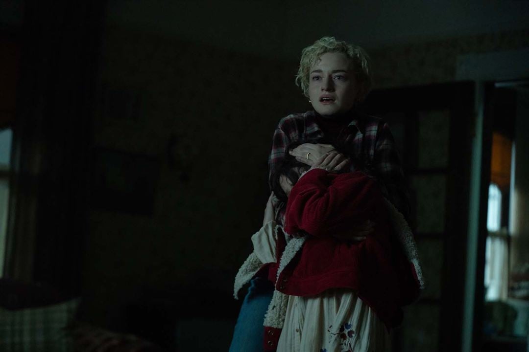 Wolf Man : Photo Matilda Firth, Julia Garner