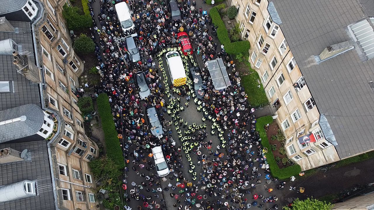 Everybody to Kenmure Street : Photo